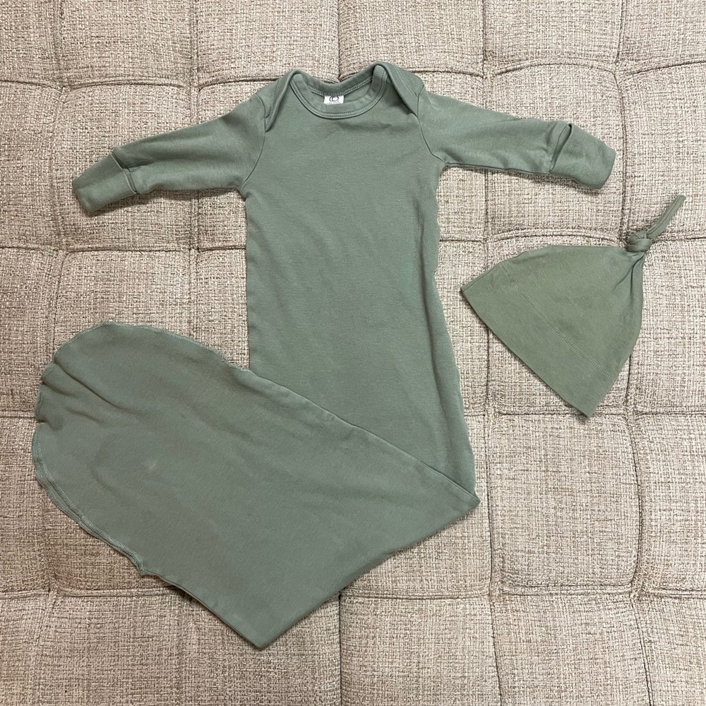Colored Organics sage 0-3 month gown/sleeper